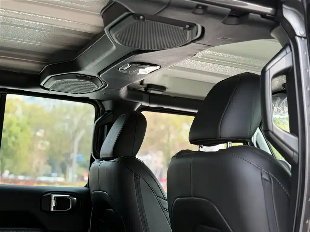 Jeep Gladiator 2023 3.6L Overland фото 20