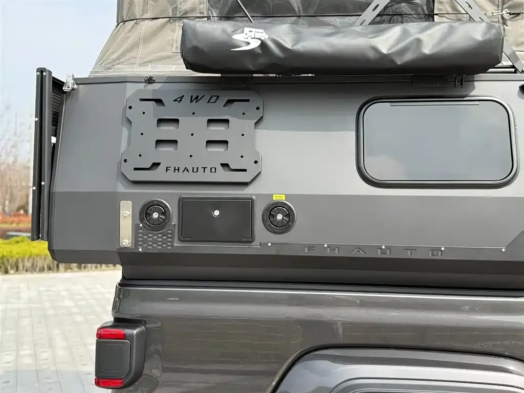 Jeep Gladiator 2023 3.6L Overland фото 25