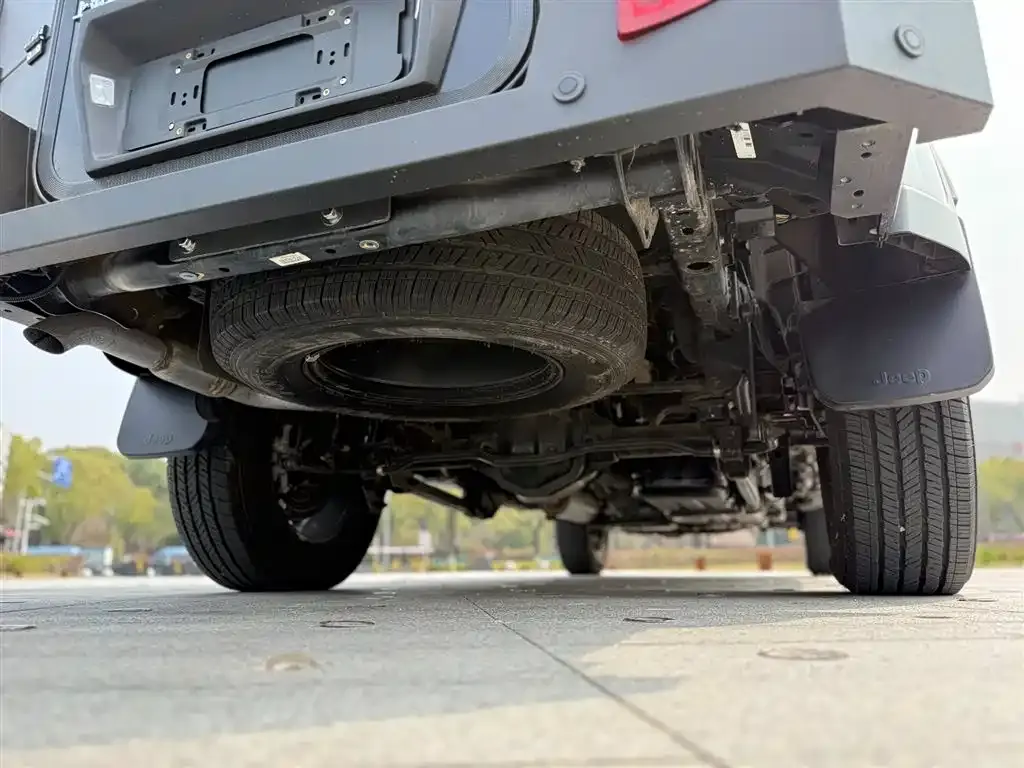 Jeep Gladiator 2023 3.6L Overland фото 33