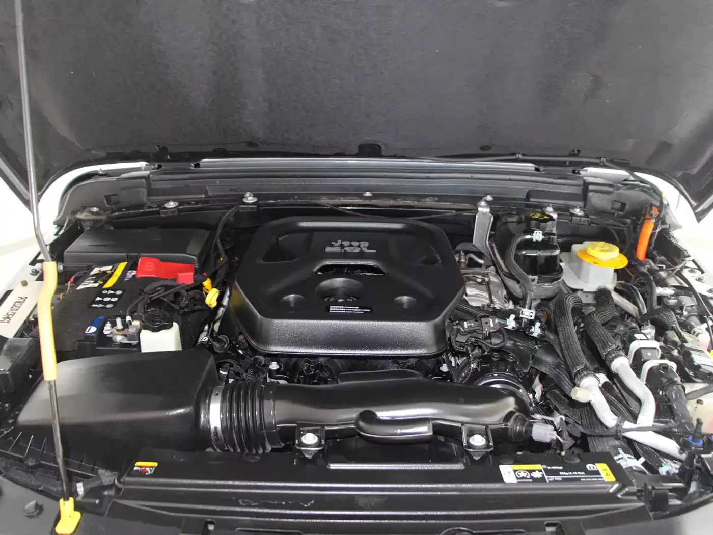 Jeep Wrangler 4xe 2021 4-Door 2.0T 4xe Sahara фото 14