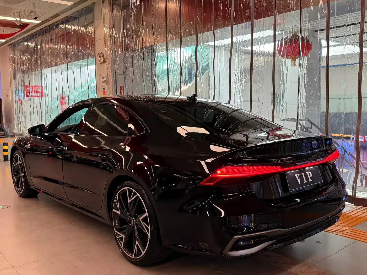 Audi A7L 2024 45 TFSI quattro Black Warrior Edition фото 15
