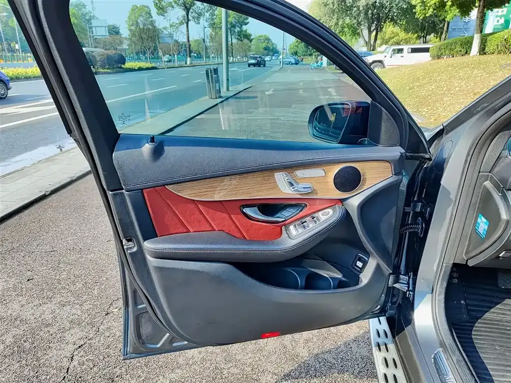 Mercedes-Benz GLC Coupe 2019 GLC 260 4MATIC Coupe SUV фото 6