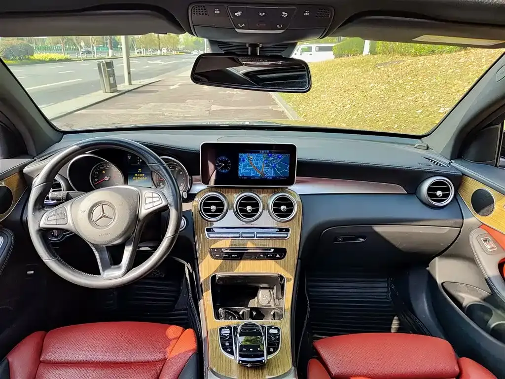 Mercedes-Benz GLC Coupe 2019 GLC 260 4MATIC Coupe SUV фото 10