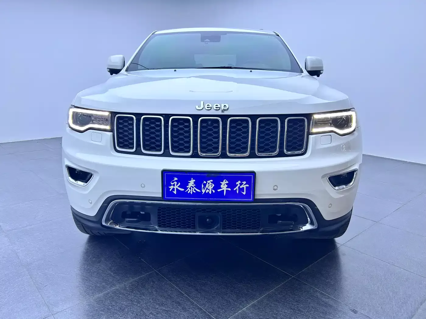 Jeep Grand Cherokee (Import) 2021 3.0L 80th Anniversary Edition фото 2