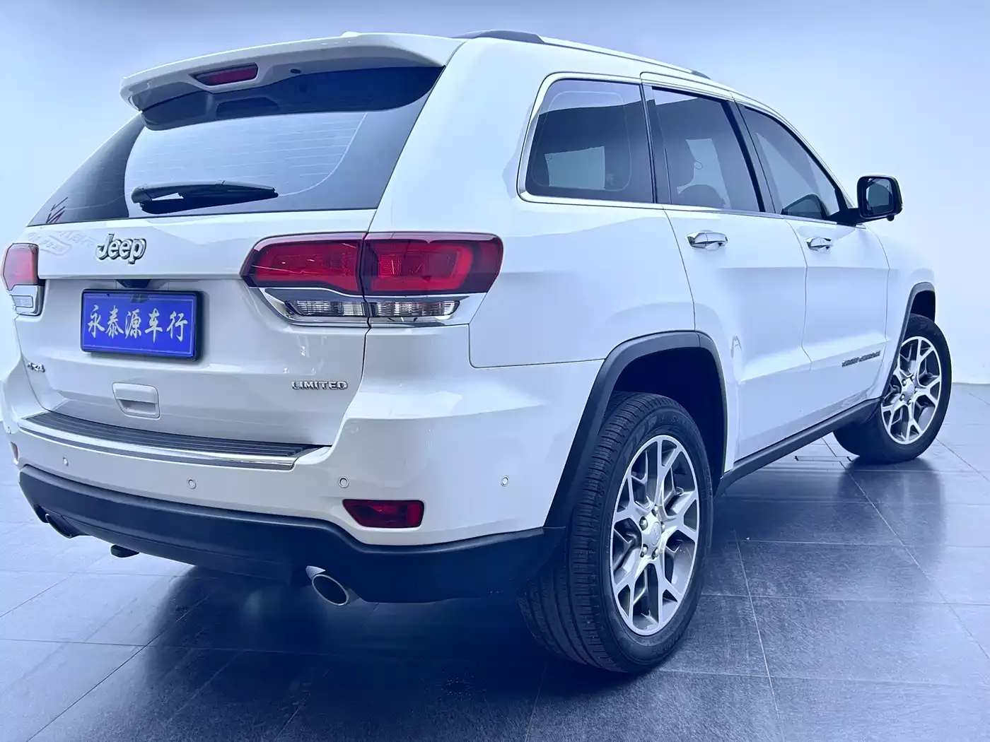 Jeep Grand Cherokee (Import) 2021 3.0L 80th Anniversary Edition фото 5