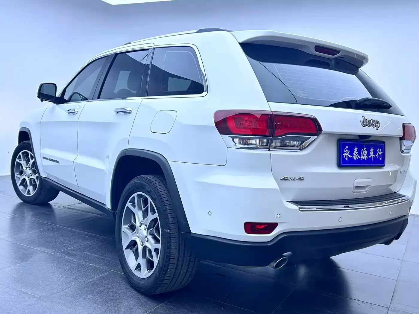 Jeep Grand Cherokee (Import) 2021 3.0L 80th Anniversary Edition фото 6