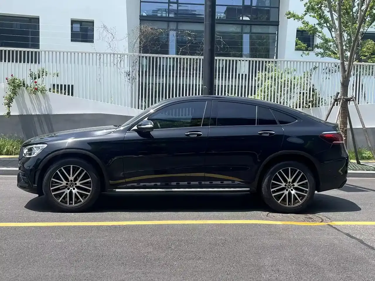 Mercedes-Benz GLC Coupe 2020 GLC 300 4MATIC Coupe SUV фото 4