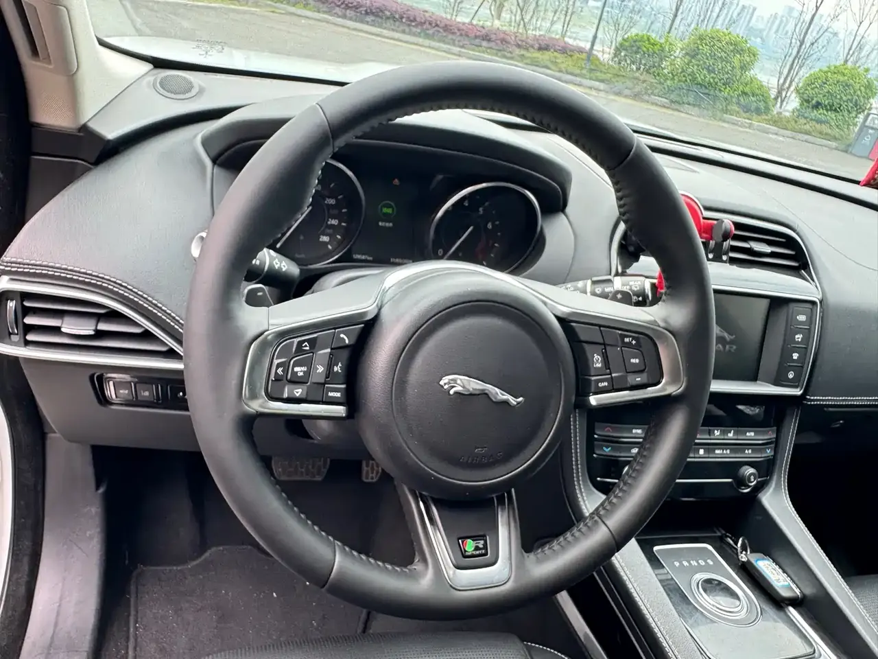 Jaguar F-PACE 2016 3.0 SC 4WD R-Sport фото 29
