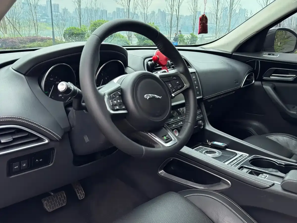 Jaguar F-PACE 2016 3.0 SC 4WD R-Sport фото 31