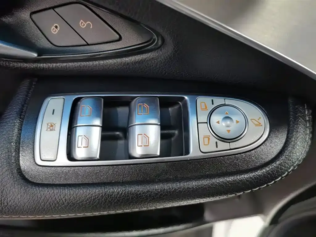 Mercedes-Benz GLC Coupe 2019 Facelift GLC 200 4MATIC Coupe SUV фото 9