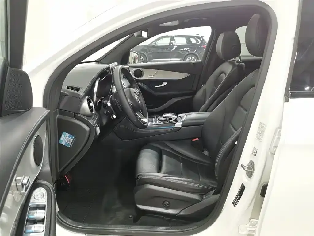 Mercedes-Benz GLC Coupe 2019 Facelift GLC 200 4MATIC Coupe SUV фото 10