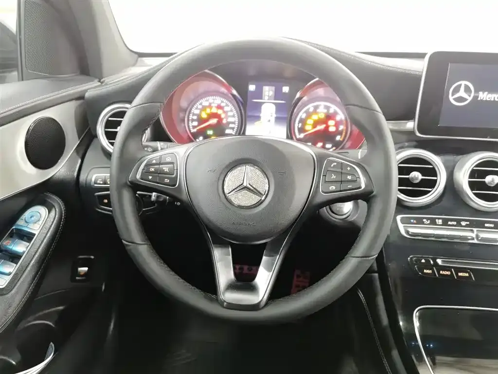 Mercedes-Benz GLC Coupe 2019 Facelift GLC 200 4MATIC Coupe SUV фото 11