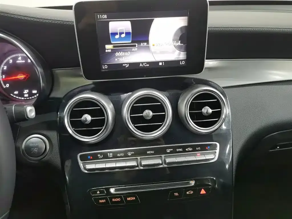 Mercedes-Benz GLC Coupe 2019 Facelift GLC 200 4MATIC Coupe SUV фото 12
