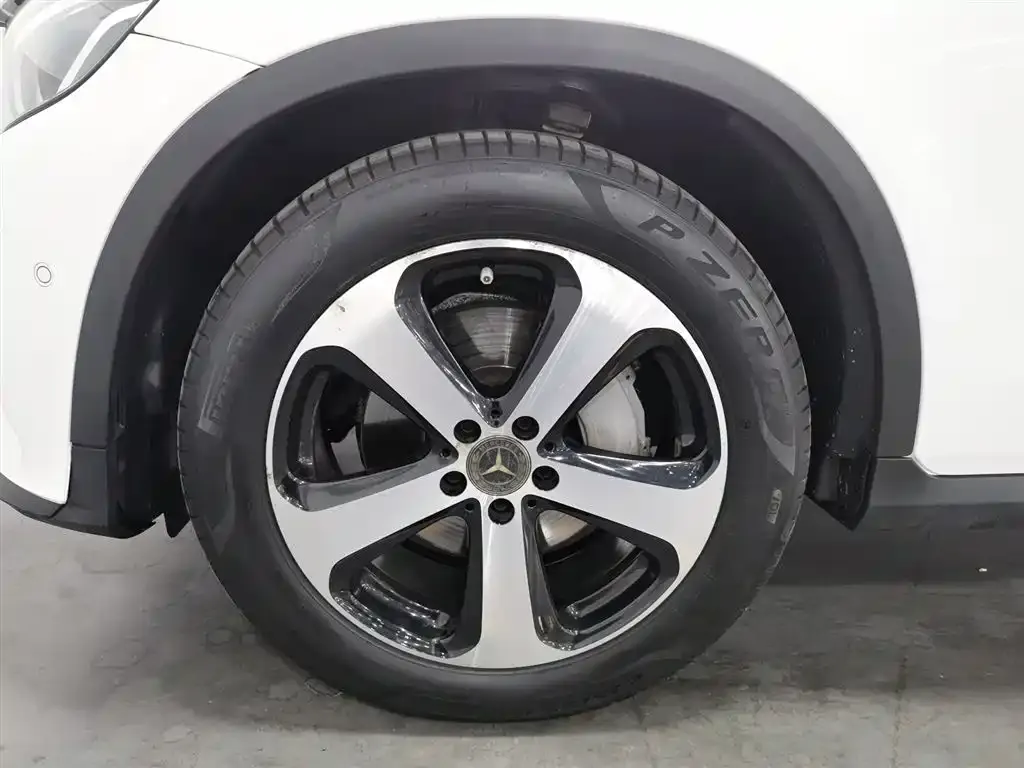 Mercedes-Benz GLC Coupe 2019 Facelift GLC 200 4MATIC Coupe SUV фото 17