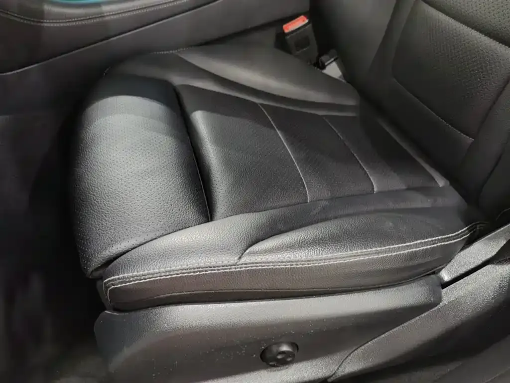 Mercedes-Benz GLC Coupe 2019 Facelift GLC 200 4MATIC Coupe SUV фото 20