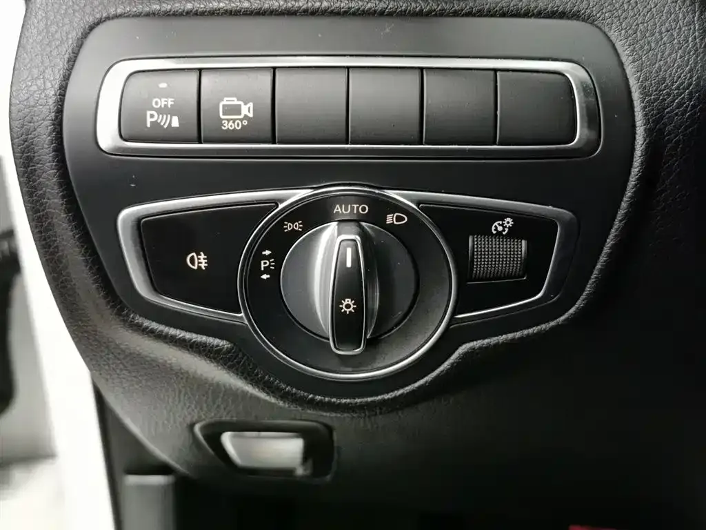 Mercedes-Benz GLC Coupe 2019 Facelift GLC 200 4MATIC Coupe SUV фото 21