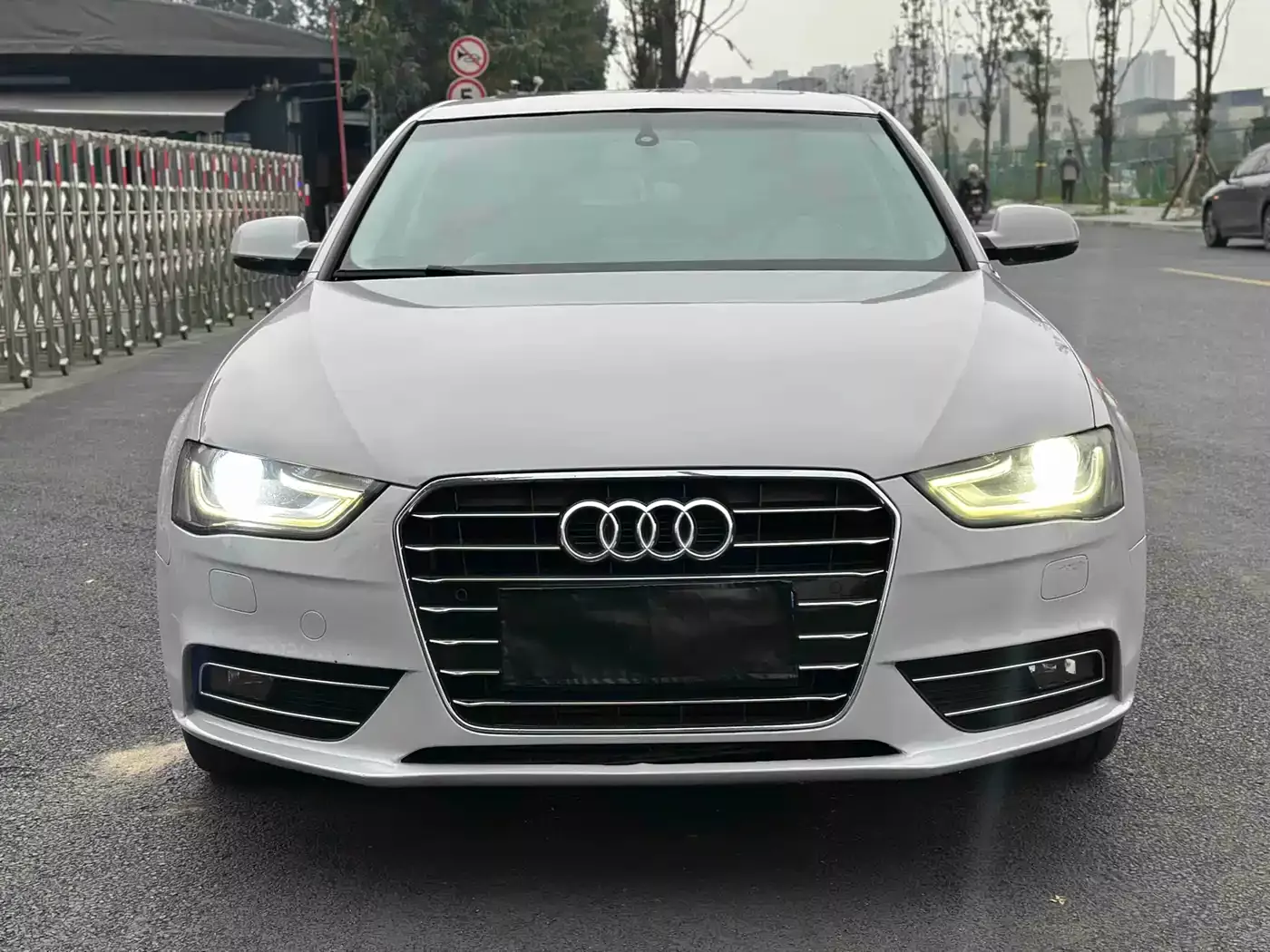 Audi A4L 2016 35 TFSI Collector's Edition S line Comfort фото 2
