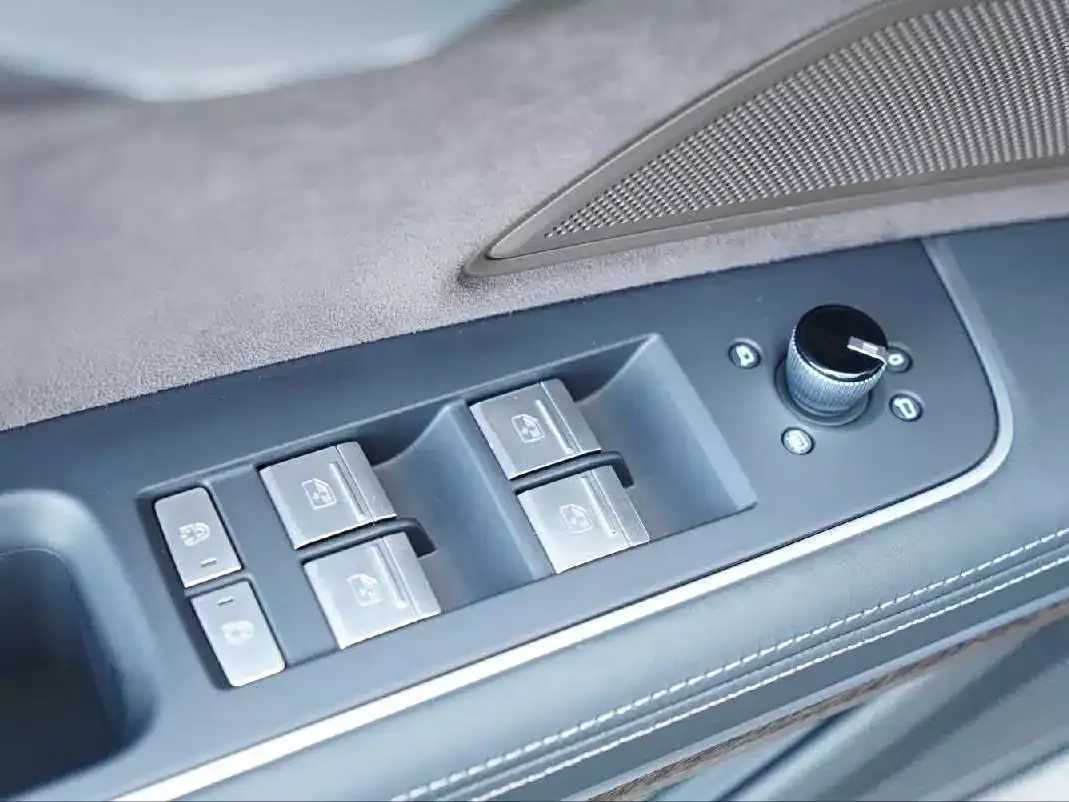 Audi A8 2024 Model A8L 55 TFSI quattro Flagship фото 20