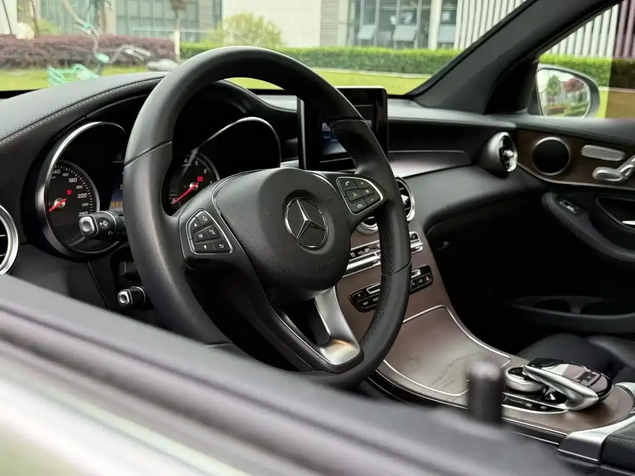 Mercedes-Benz GLC 2016 GLC 300 4MATIC Dynamic фото 4