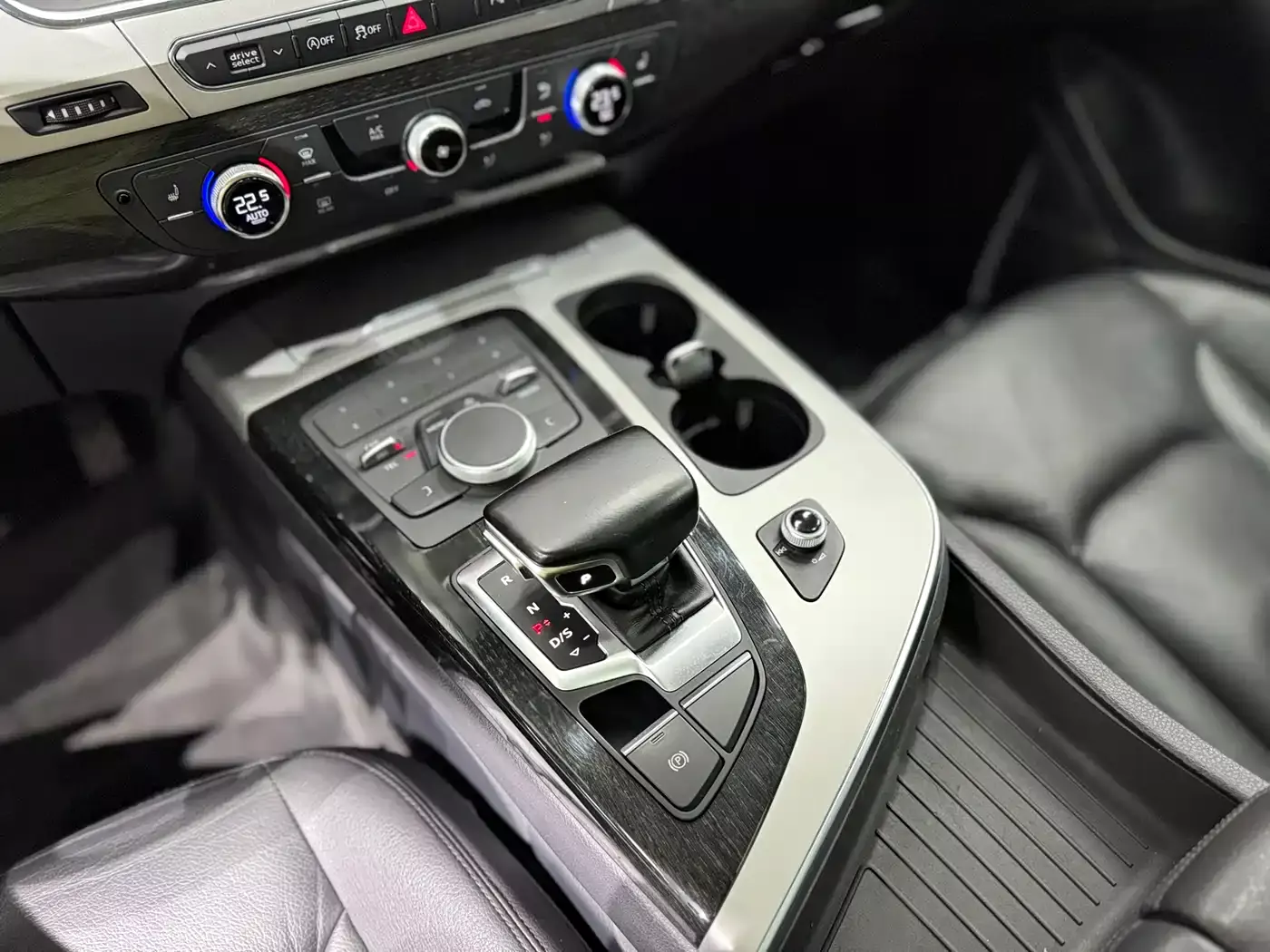 Audi Q7 2016 45 TFSI Technology фото 12