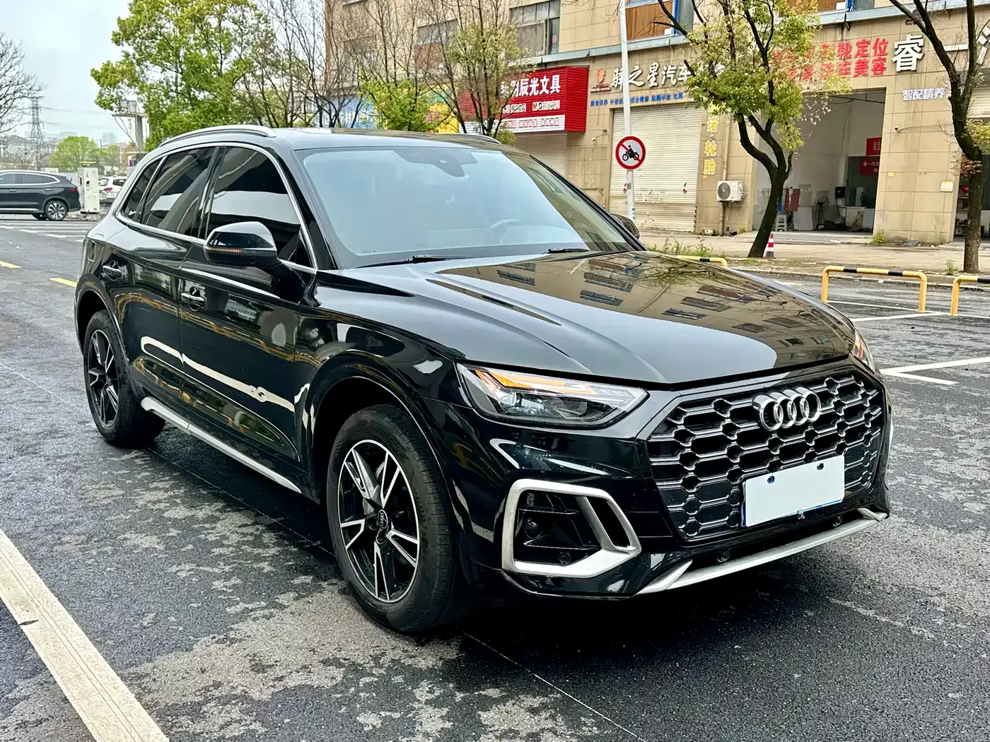 Audi Q5L 2024 Model 40 TFSI Luxury Elegance фото 3