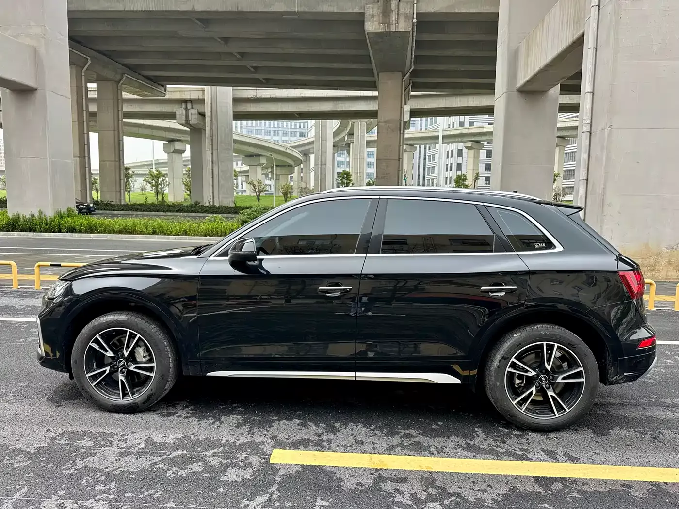 Audi Q5L 2024 Model 40 TFSI Luxury Elegance фото 5