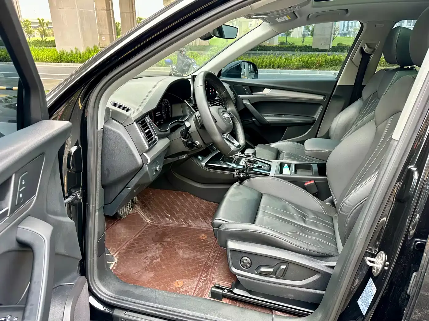 Audi Q5L 2024 Model 40 TFSI Luxury Elegance фото 10