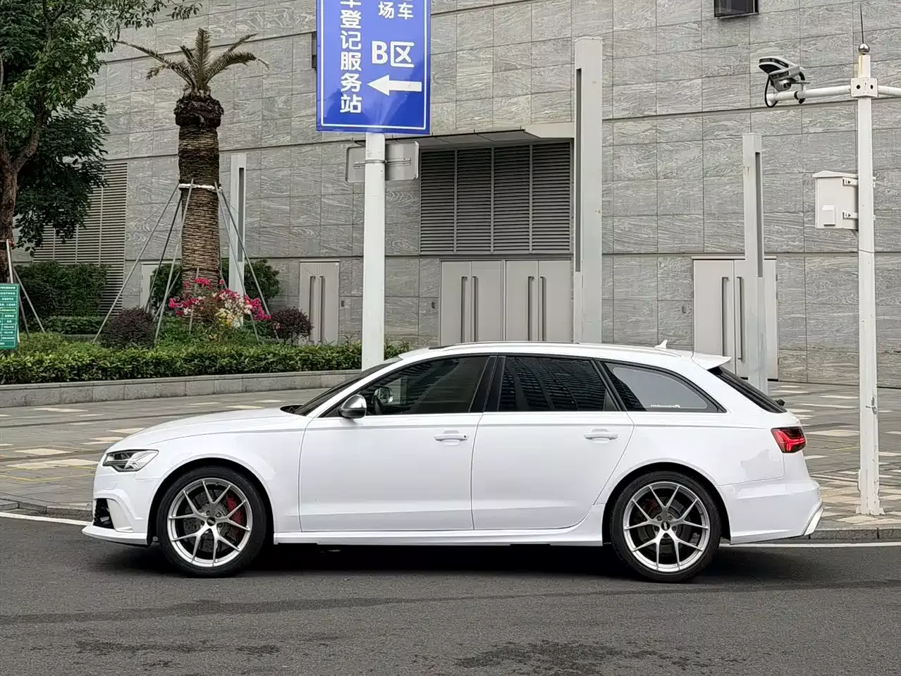 Audi RS 6 2016 RS 6 4.0T Avant фото 3