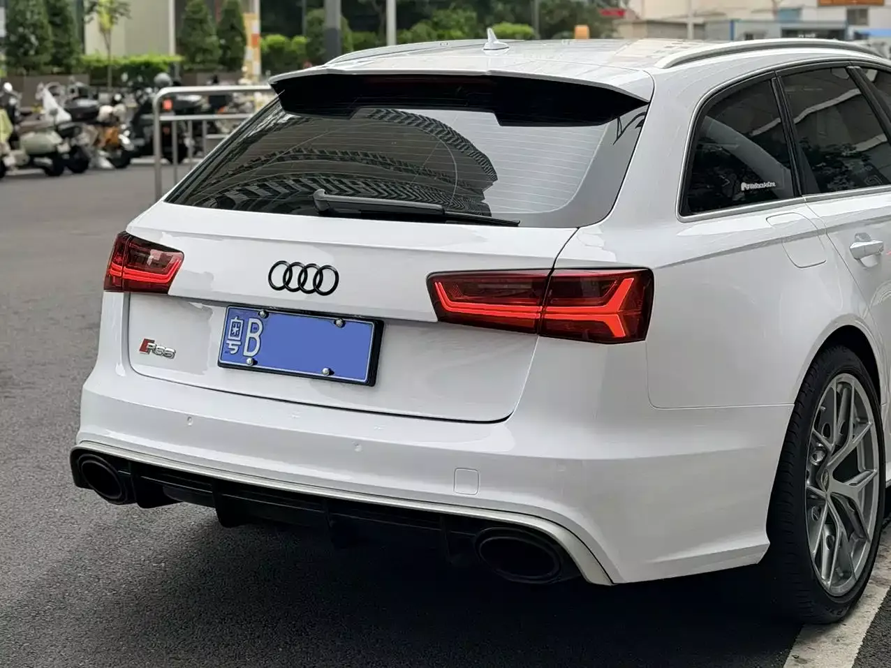 Audi RS 6 2016 RS 6 4.0T Avant фото 6