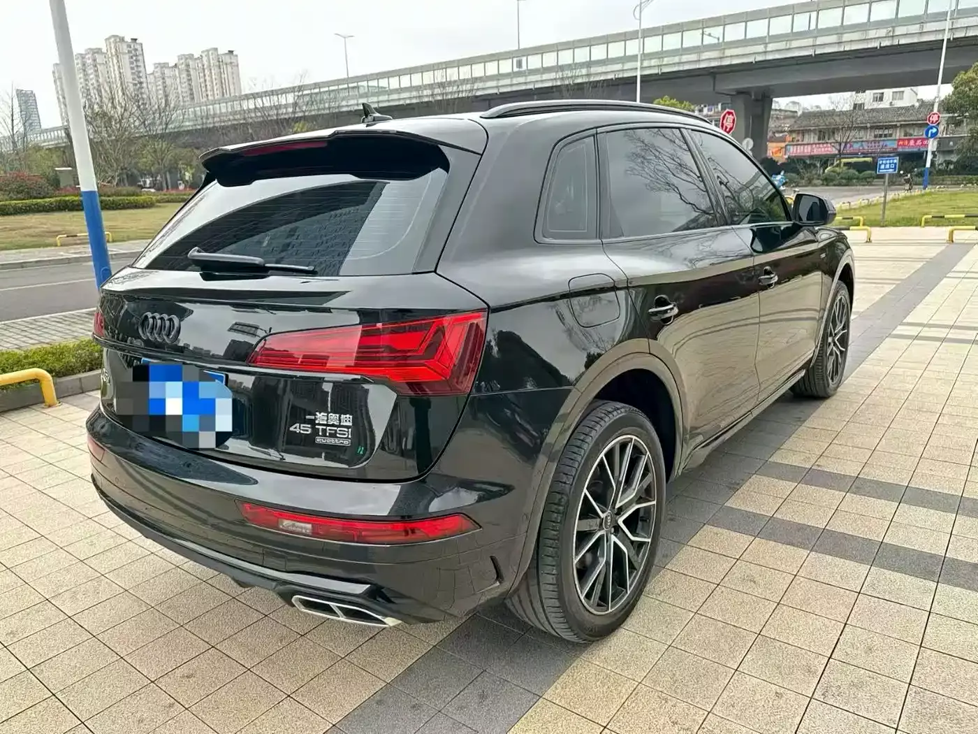 Audi Q5L 2024 Model 45 TFSI Luxury Dynamic фото 4