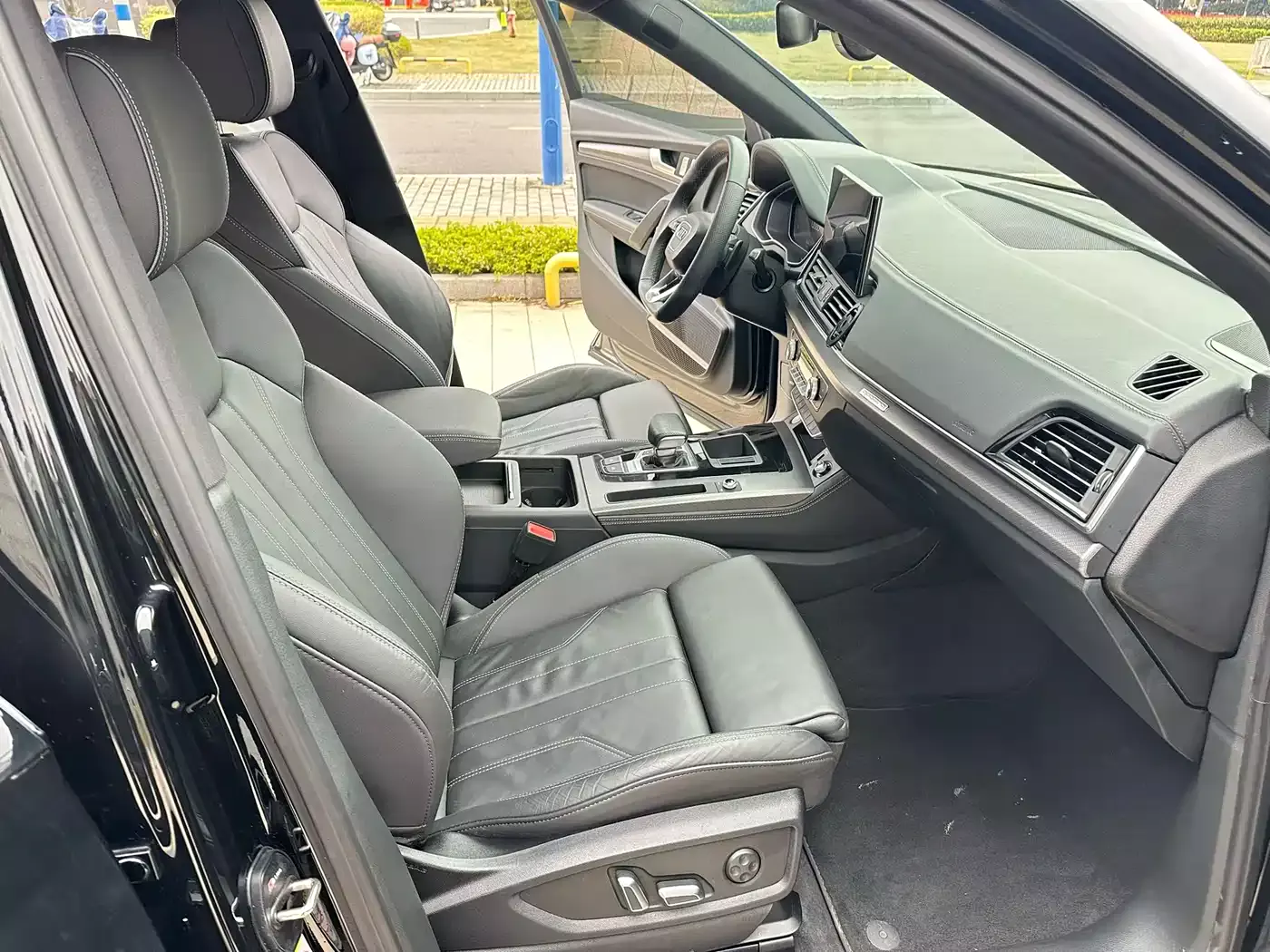 Audi Q5L 2024 Model 45 TFSI Luxury Dynamic фото 8