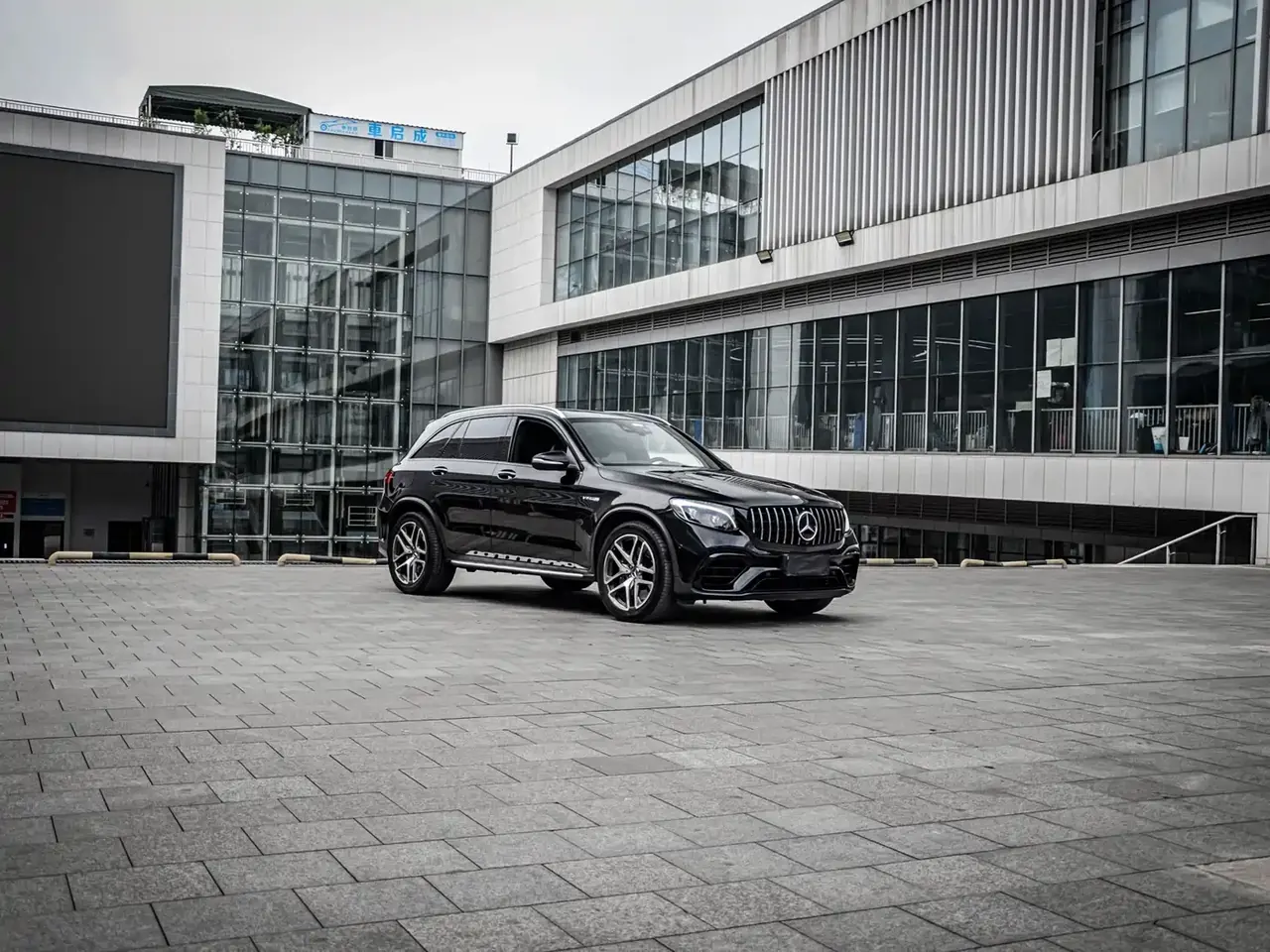 Mercedes-Benz GLC AMG 2018 AMG GLC 63 4MATIC+ фото 2