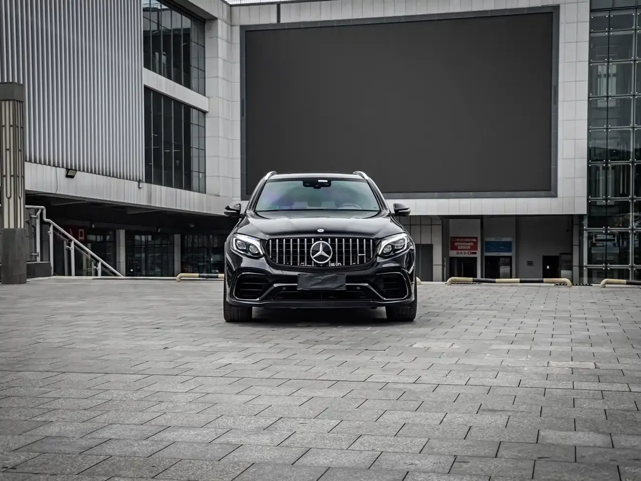 Mercedes-Benz GLC AMG 2018 AMG GLC 63 4MATIC+ фото 3