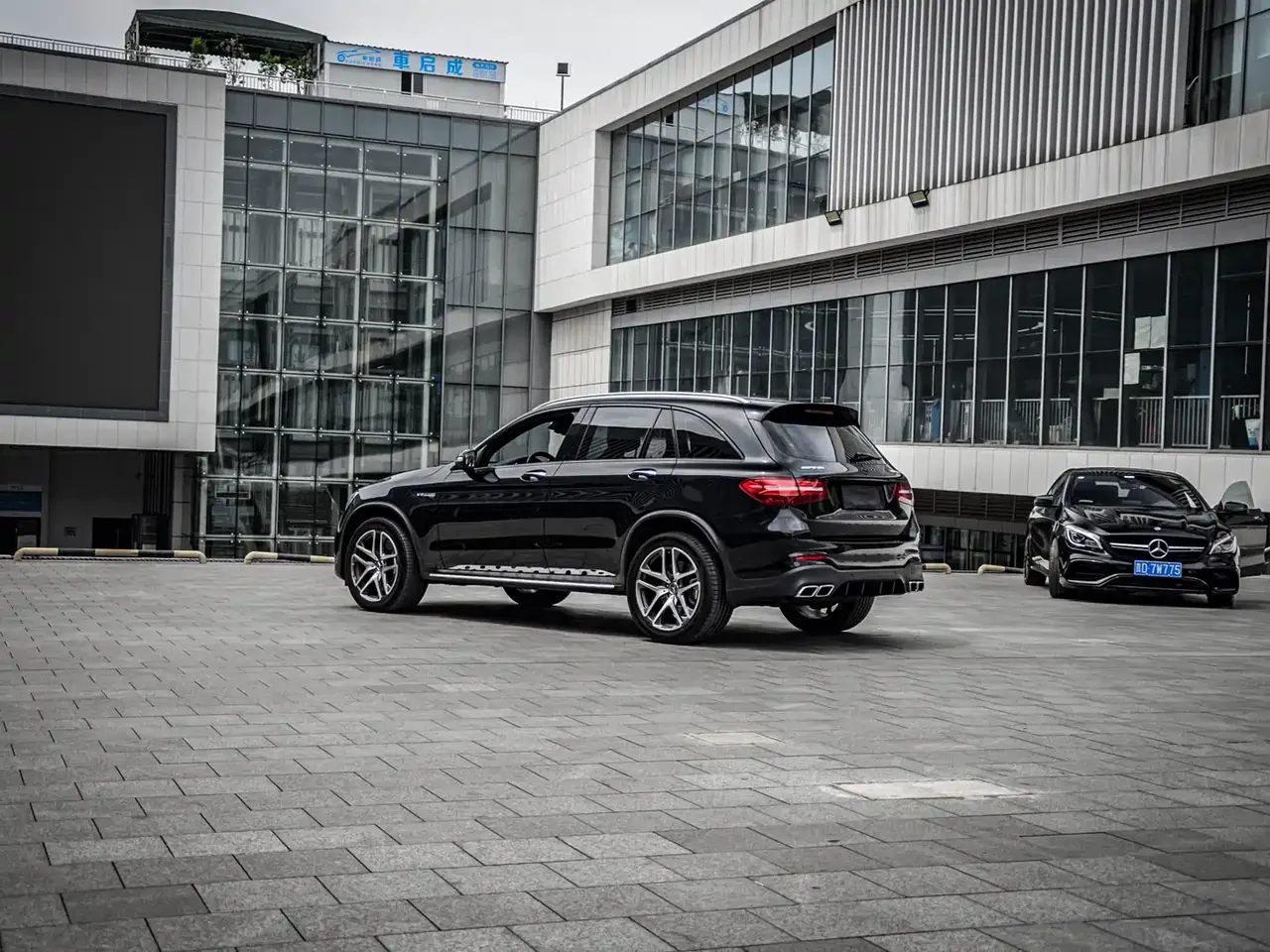 Mercedes-Benz GLC AMG 2018 AMG GLC 63 4MATIC+ фото 4