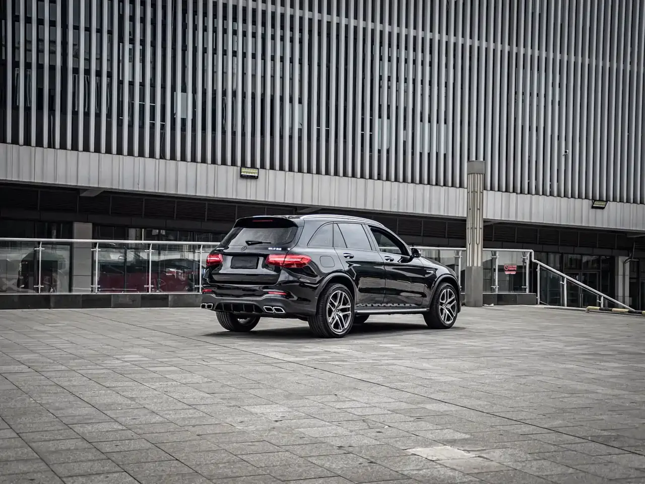 Mercedes-Benz GLC AMG 2018 AMG GLC 63 4MATIC+ фото 5