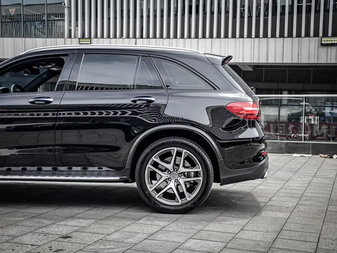 Mercedes-Benz GLC AMG 2018 AMG GLC 63 4MATIC+ фото 9