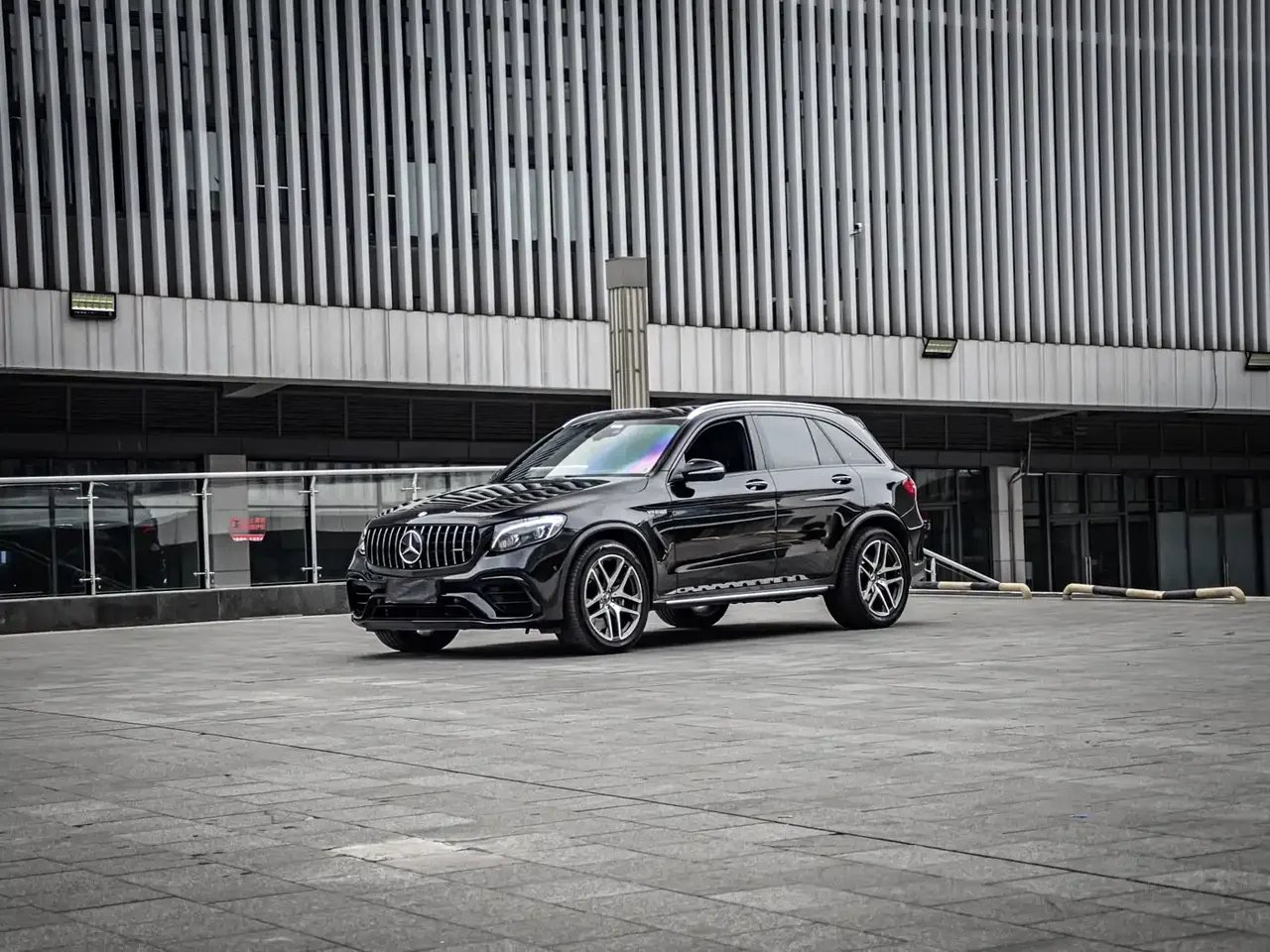 Mercedes-Benz GLC AMG 2018 AMG GLC 63 4MATIC+ фото 14