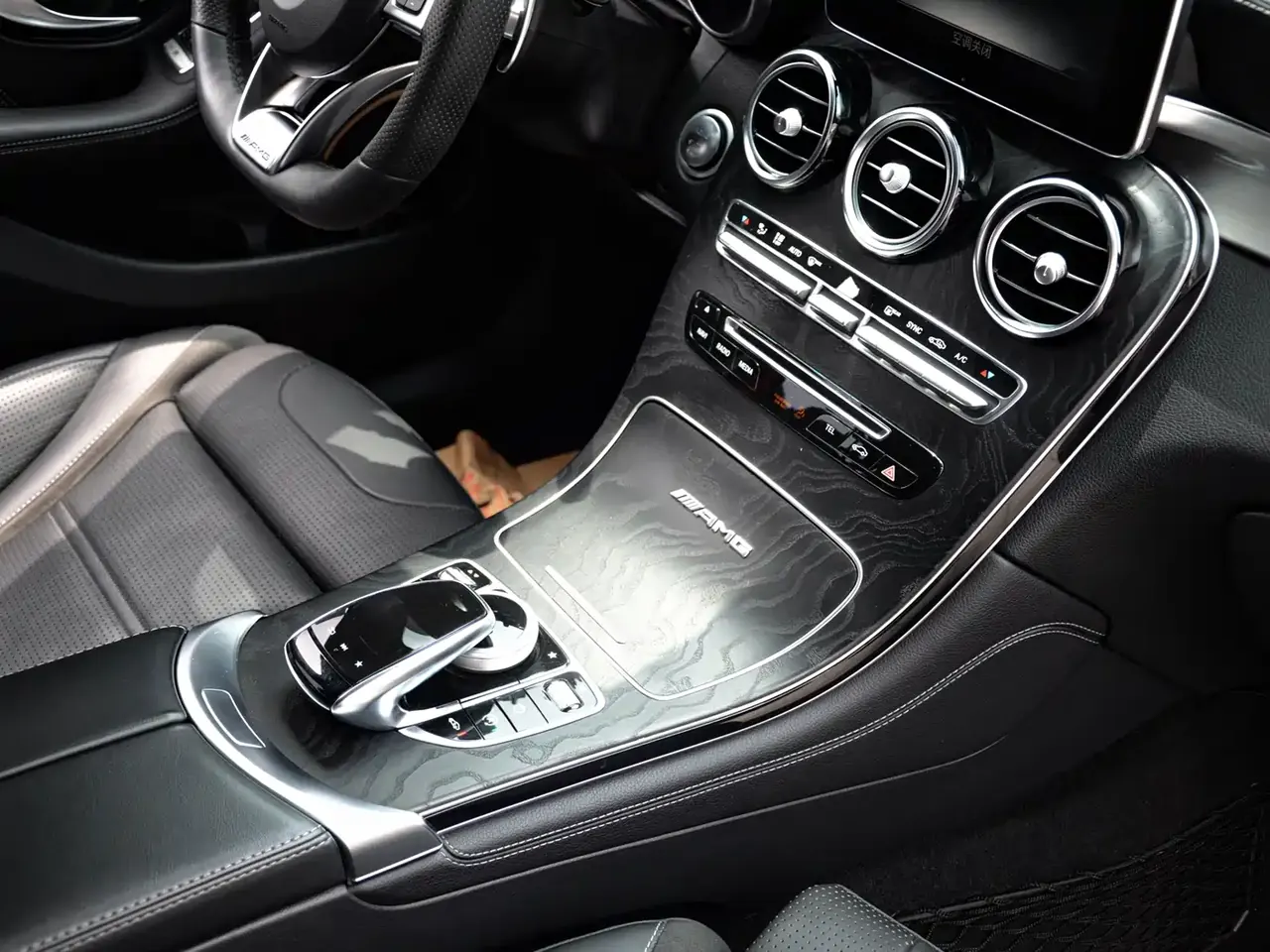 Mercedes-Benz GLC AMG 2018 AMG GLC 63 4MATIC+ фото 22