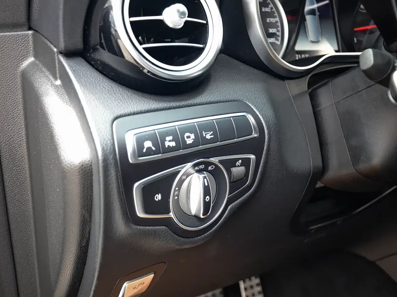 Mercedes-Benz GLC AMG 2018 AMG GLC 63 4MATIC+ фото 26