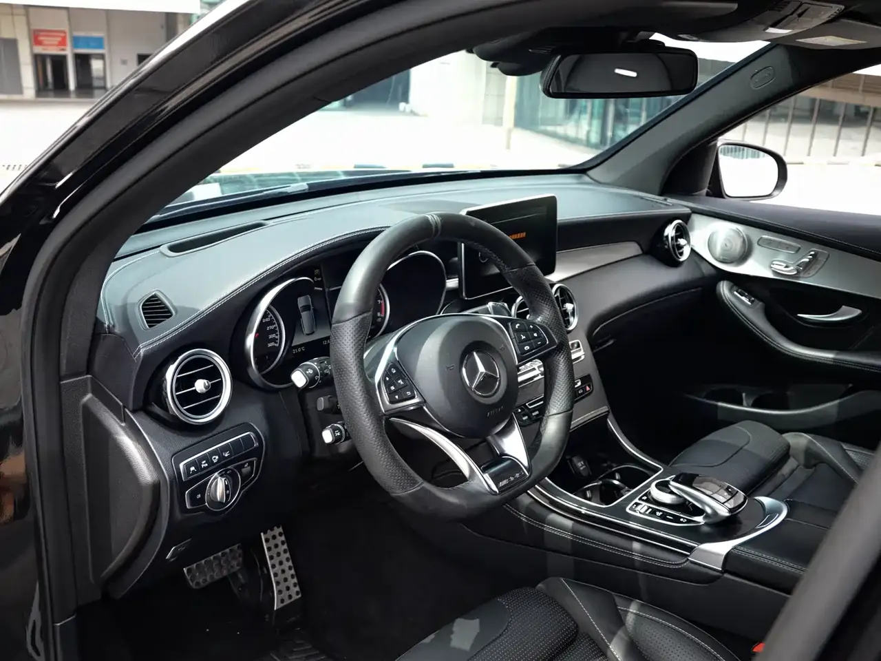 Mercedes-Benz GLC AMG 2018 AMG GLC 63 4MATIC+ фото 27
