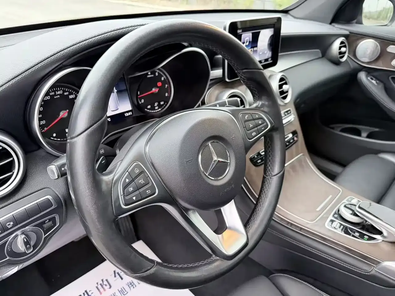 Mercedes-Benz GLC 2019 Facelift GLC 300 L 4MATIC Luxury фото 4