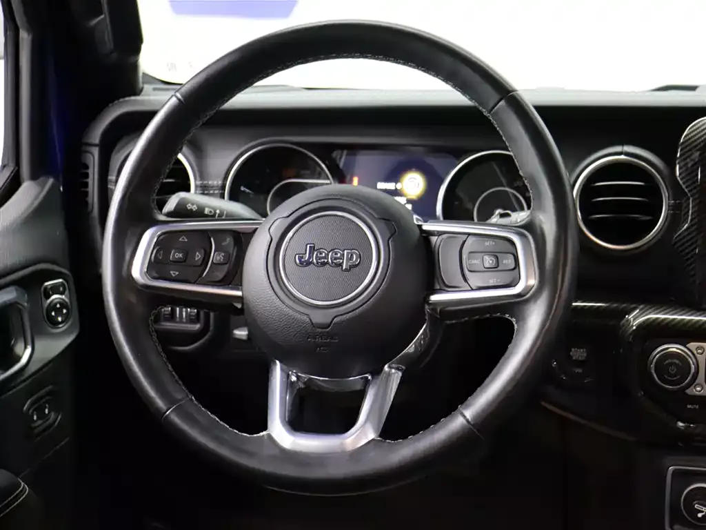 Jeep Wrangler 2021 2.0T Sahara Four-Door фото 11