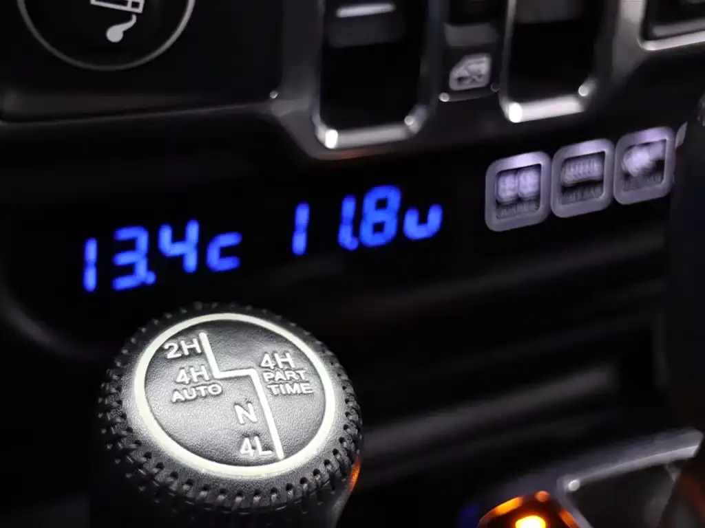 Jeep Wrangler 2021 2.0T Sahara Four-Door фото 14