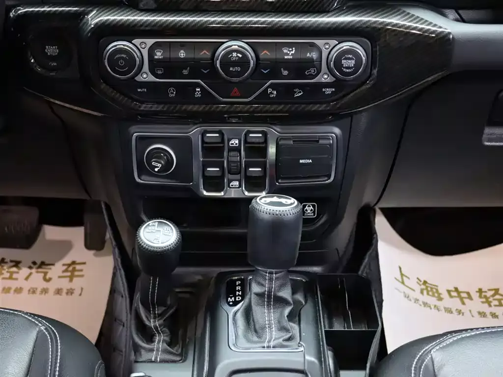 Jeep Wrangler 2021 2.0T Sahara Four-Door фото 15