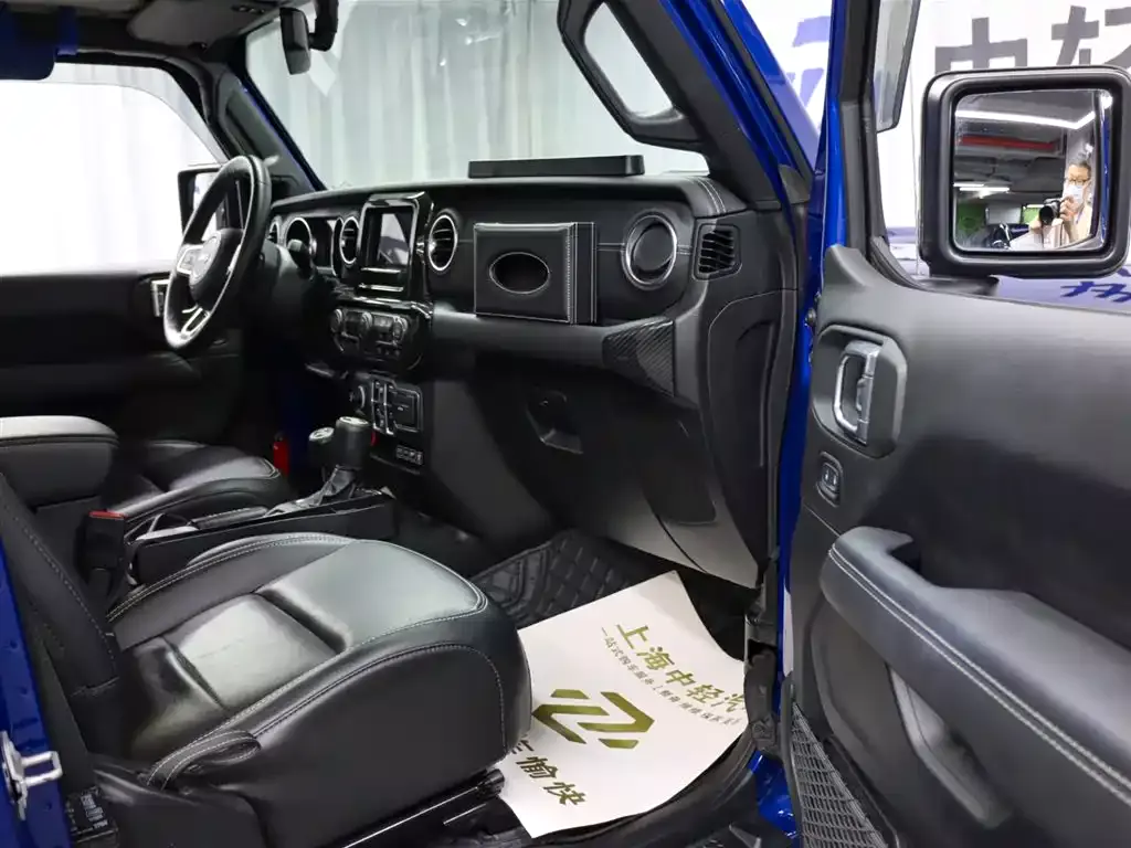 Jeep Wrangler 2021 2.0T Sahara Four-Door фото 18
