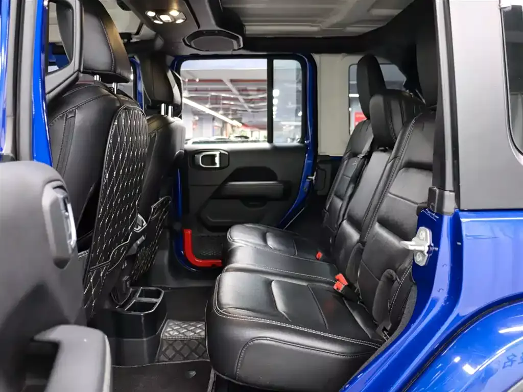 Jeep Wrangler 2021 2.0T Sahara Four-Door фото 19
