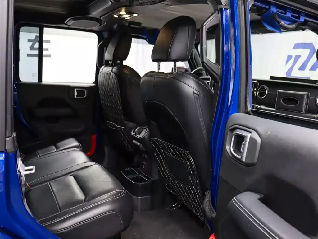 Jeep Wrangler 2021 2.0T Sahara Four-Door фото 21