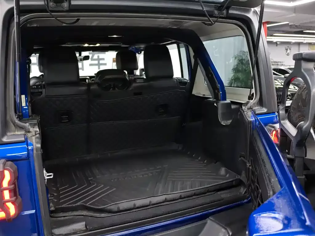 Jeep Wrangler 2021 2.0T Sahara Four-Door фото 26