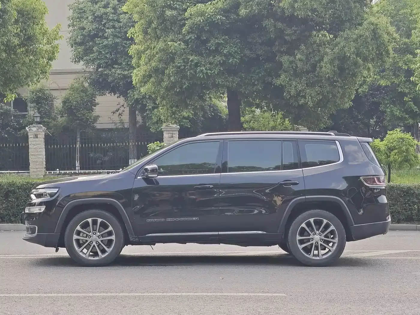 Jeep Grand Commander 2018 2.0T AWD Ultimate Edition (China V) фото 8