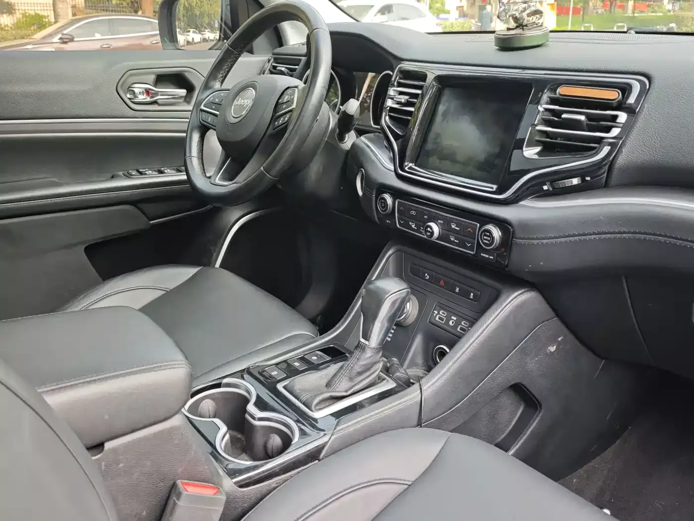 Jeep Grand Commander 2018 2.0T AWD Ultimate Edition (China V) фото 17